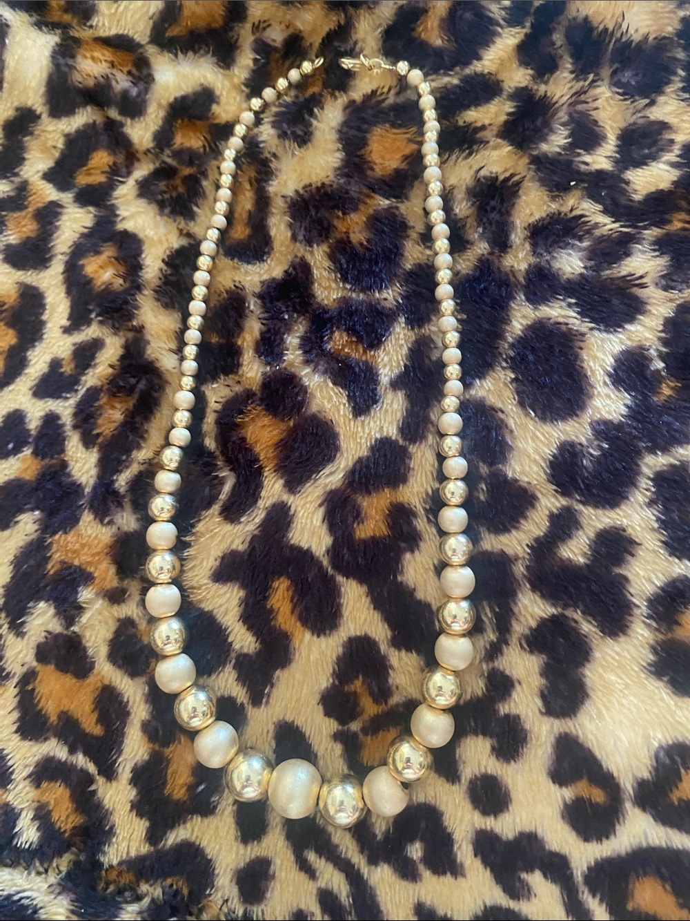 Classic 14 kt yellow Gold Graduated Bead Necklace